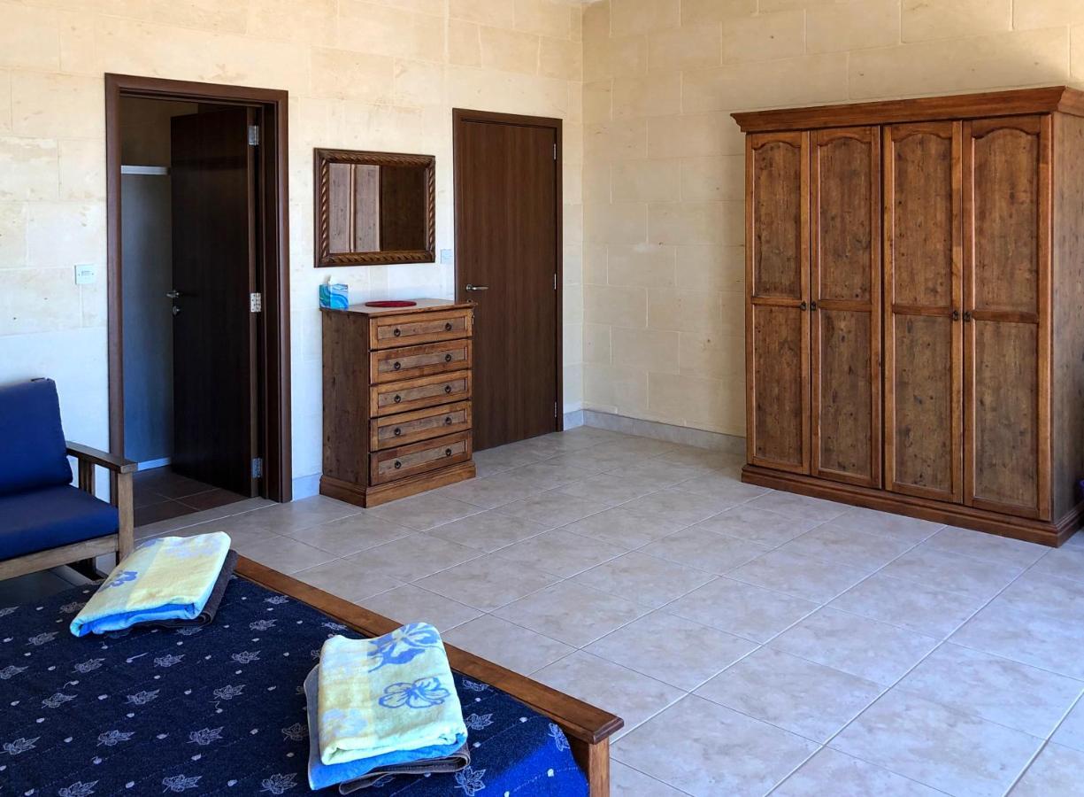 Yellow Door, Second Wind, Xaghra Ngoại thất bức ảnh